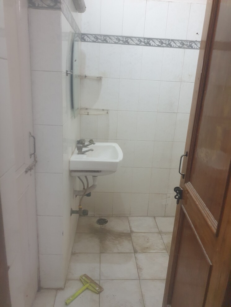Bathroom, sector 19 3 Bedroom 2250 Sq.Ft. Independent House In Sector 19 Faridabad 8911078