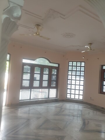Room in 3 BHK Independent House at Sector 19 – for Rent