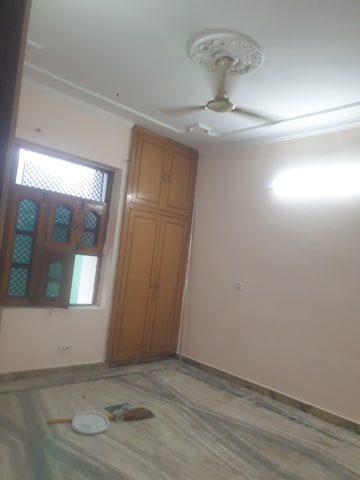 Room in 3 BHK Independent House at Sector 19 – for Rent