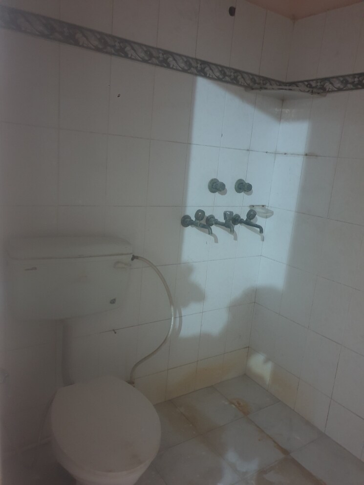 Bathroom, sector 19 3 Bedroom 2250 Sq.Ft. Independent House In Sector 19 Faridabad 8911078