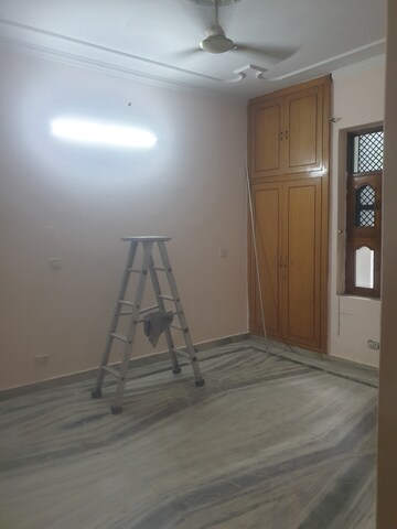 Room in 3 BHK Independent House at Sector 19 – for Rent
