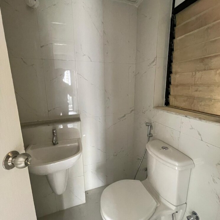 Bathroom, runwal-gardens-phase-2 1.5 Bedroom 515 Sq.Ft. Apartment In Kalyan Shilphata Road Thane 8911082