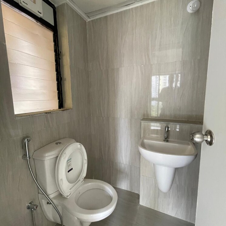 Bathroom, runwal-gardens-phase-2 1.5 Bedroom 515 Sq.Ft. Apartment In Kalyan Shilphata Road Thane 8911082