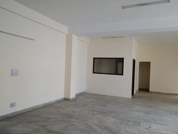 Room in  Industrial Plot at Sector 63 – for Rent