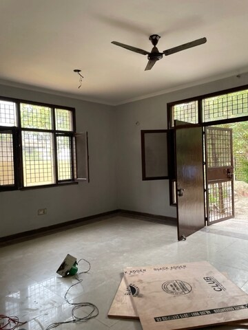 Room in 3 BHK Independent House at Sector 50 – for Rent