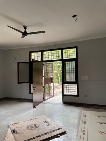 Room in 3 BHK Independent House at Sector 50 – for Rent