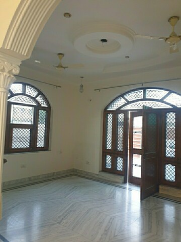 Living Room in 3 BHK Independent House at Sector 16 – for Rent