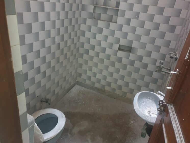 Bathroom, sector 16 3 Bedroom 3150 Sq.Ft. Independent House In Sector 16 Faridabad 8911133