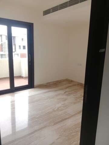 Room in 4 BHK Apartment at Embassy Grove, Kodihalli – for Rent