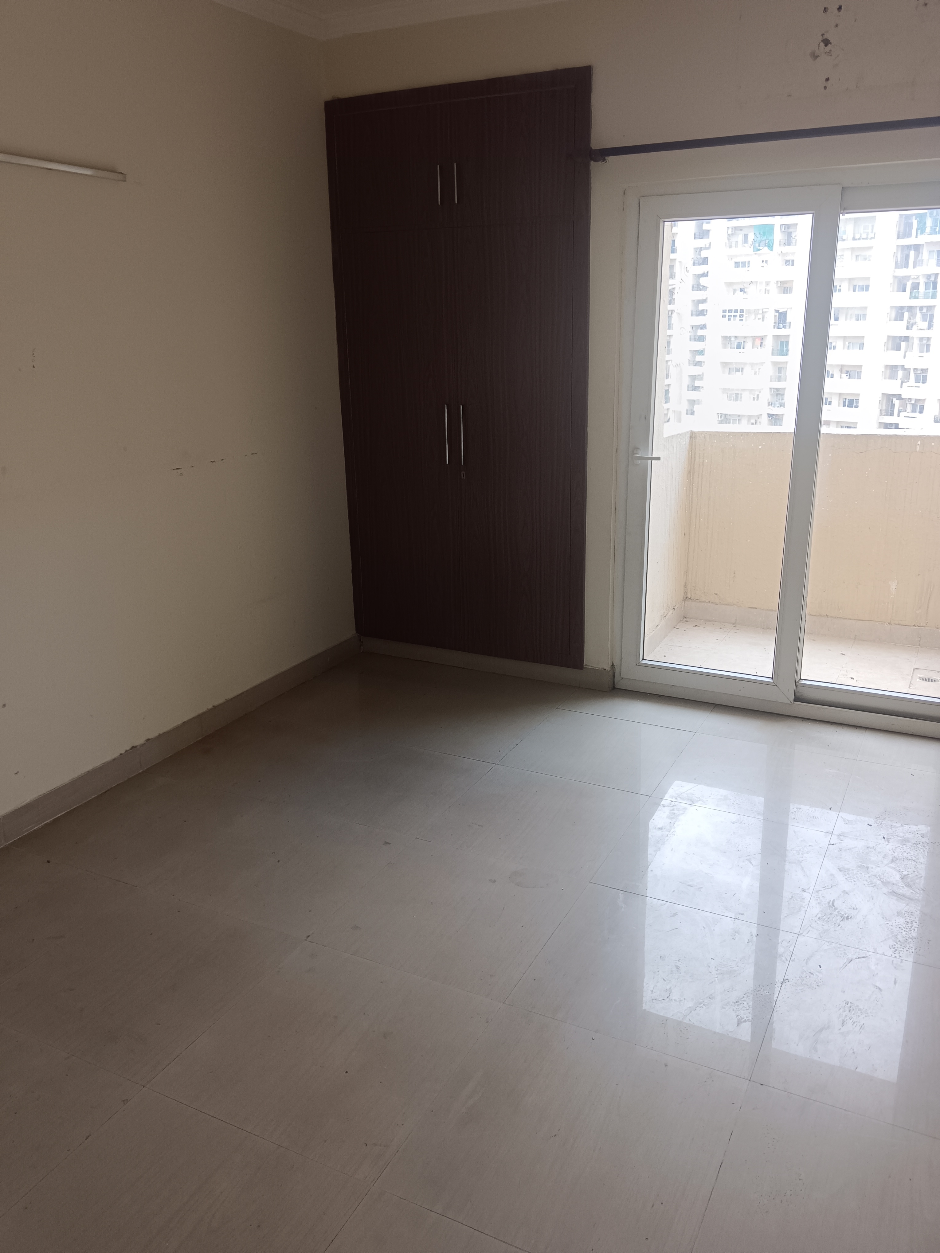 3 BHK Apartment For Sale in Paramount Floraville