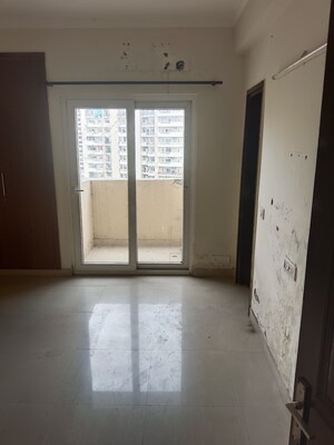 Room in 3 BHK Apartment at Paramount Floraville, Sector 137 – for Sale