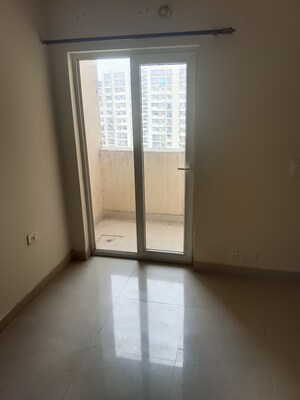 Room in 3 BHK Apartment at Paramount Floraville, Sector 137 – for Sale