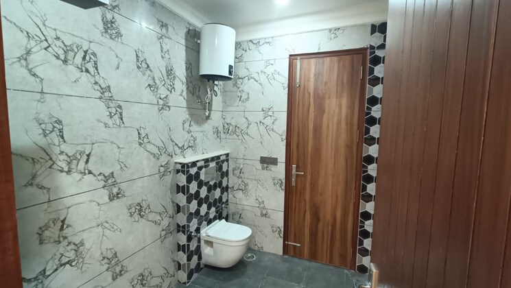 Bathroom, sector 85 3 Bedroom 2250 Sq.Ft. Builder Floor In Sector 85 Faridabad 8911223