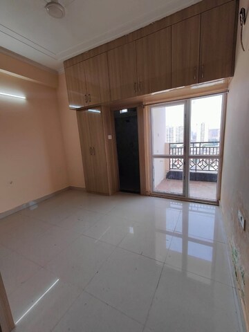 Room in 2 BHK Builder Floor at Gomti Nagar – for Rent