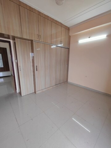 Room in 2 BHK Builder Floor at Gomti Nagar – for Rent