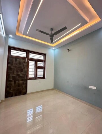Room in 2.5 BHK Builder Floor at Sector 33 – for Sale