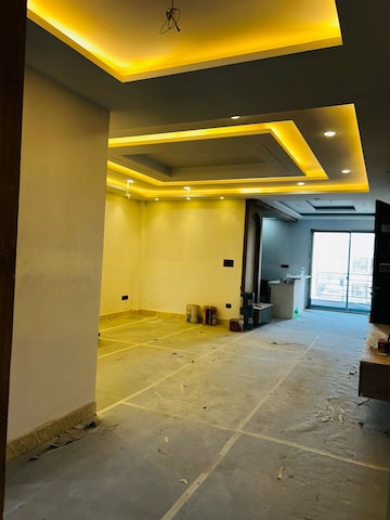 Building Lobby in 4 BHK Builder Floor at Green Fields Colony – for Sale