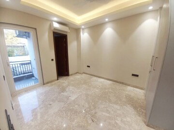 Room in 3 BHK Builder Floor at Safdarjung Enclave – for Sale