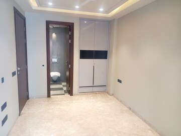 Room in 3 BHK Builder Floor at Safdarjung Enclave – for Sale