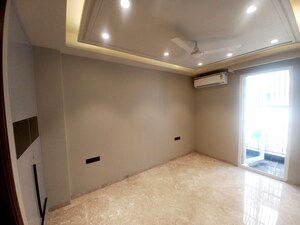 Room in 3 BHK Builder Floor at Safdarjung Enclave – for Sale