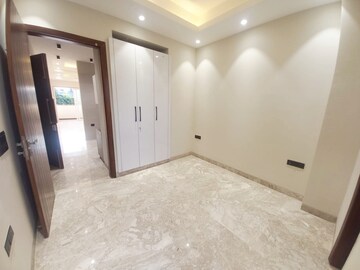 Room in 3 BHK Builder Floor at Safdarjung Enclave – for Sale