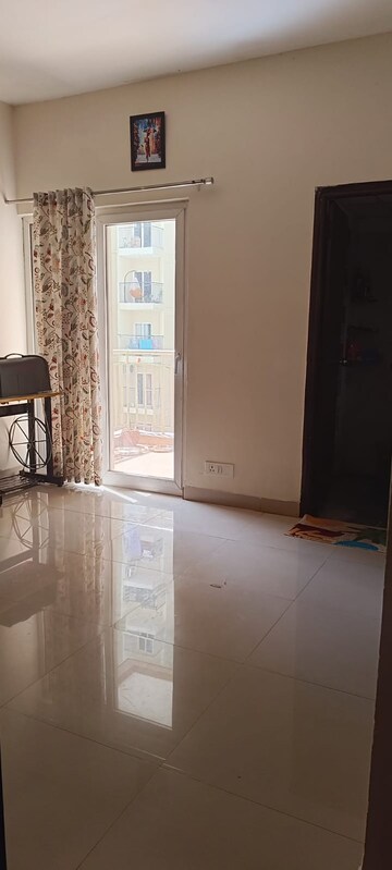 Room in 3 BHK Apartment at Paramount Emotions, Sector 1 Greater Noida – for Rent