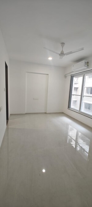 2 BHK Apartment For Sale in Acharat Baug, Santacruz West