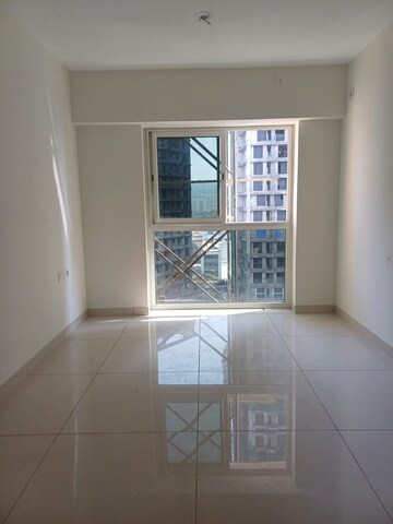 Room in 1 BHK Apartment at Shapoorji Pallonji Siennaa, Kandivali East – for Rent