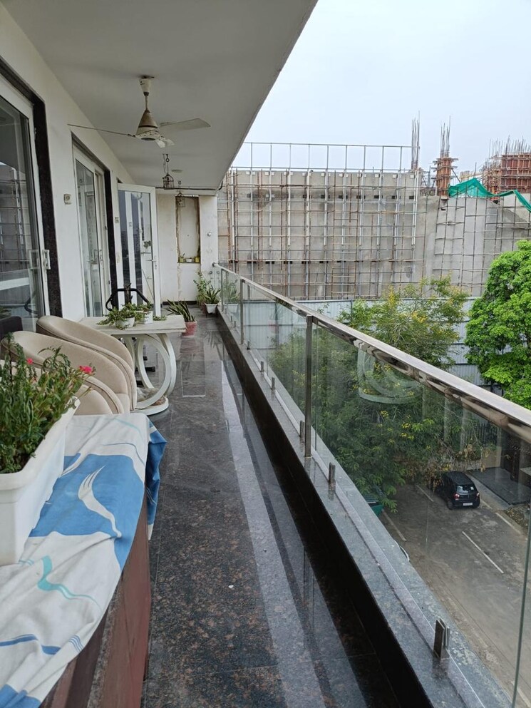 Balcony, ss-southend-floors 4 Bedroom 516 Sq.Yd. Builder Floor In South City 2 Gurgaon 8911368