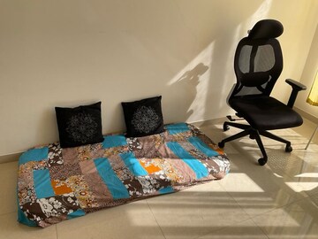 Room in 1 BHK Apartment at Hiranandani Fortune City, New Panvel – for Rent