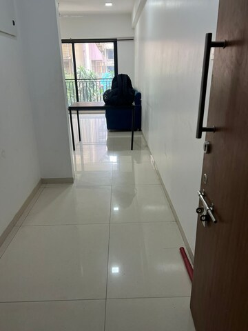 Lift in 2 BHK Apartment at Kalpataru Imperia, Santacruz West – for Rent