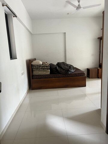 Bedroom in 2 BHK Apartment at Kalpataru Imperia, Santacruz West – for Rent