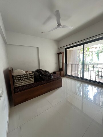 Bedroom in 2 BHK Apartment at Kalpataru Imperia, Santacruz West – for Rent