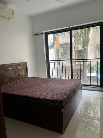 Bedroom in 2 BHK Apartment at Kalpataru Imperia, Santacruz West – for Rent