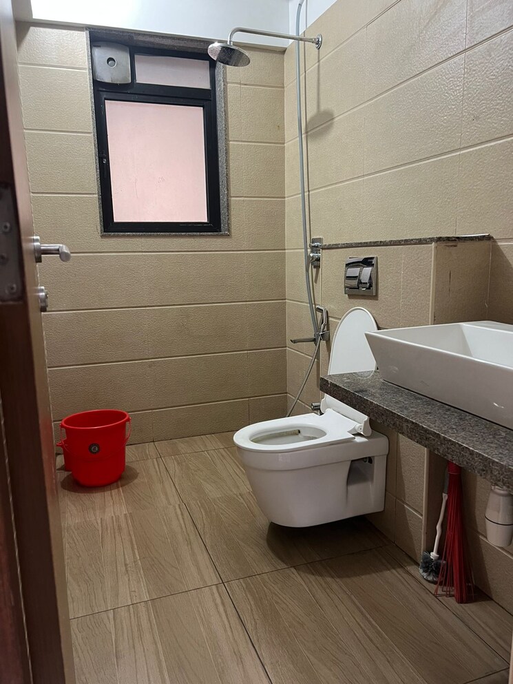 Bathroom, kalpataru-imperia 2 Bedroom 820 Sq.Ft. Apartment In Santacruz West Mumbai 8911377