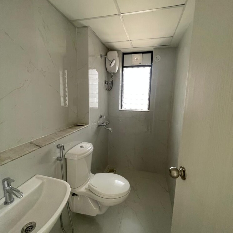 Bathroom, runwal-gardens-phase-i 1 Bedroom 470 Sq.Ft. Apartment In Kalyan Shilphata Road Thane 8911390