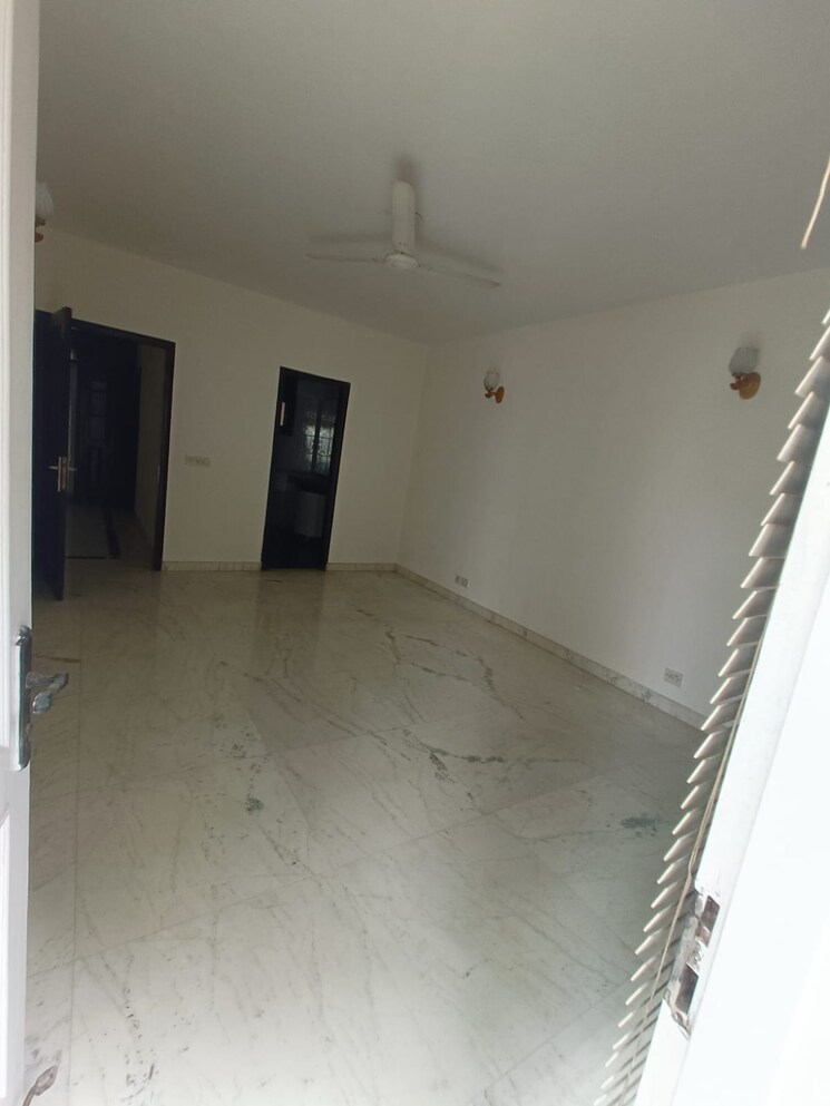 Room, greater kailash i 3 Bedroom 2700 Sq.Ft. Builder Floor In Greater Kailash I Delhi 8911412
