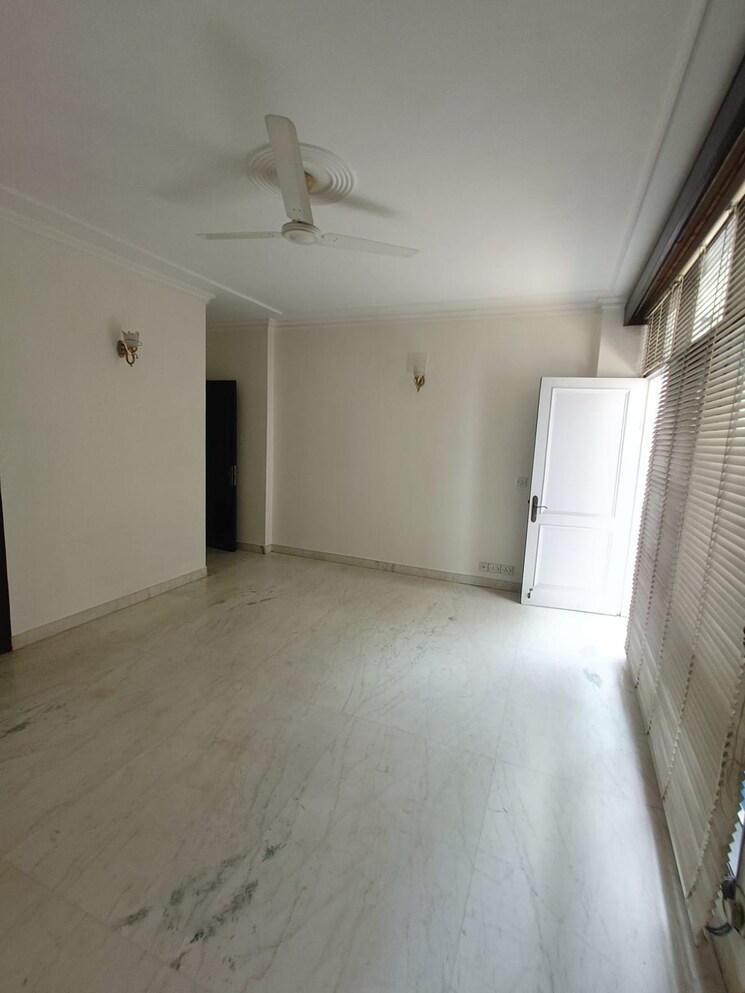 Room, greater kailash i 3 Bedroom 2700 Sq.Ft. Builder Floor In Greater Kailash I Delhi 8911412