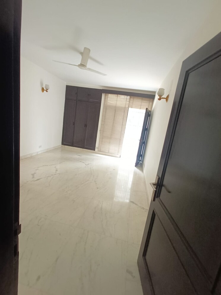 Room, greater kailash i 3 Bedroom 2700 Sq.Ft. Builder Floor In Greater Kailash I Delhi 8911412
