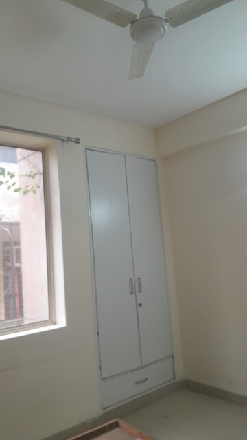 Furnished Amenities in 2 BHK Builder Floor at Unitech Woodstock Floors, Sector 50 – for Rent