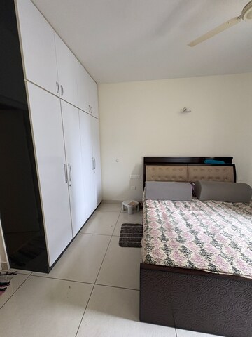 Room in 2 BHK Apartment at Prestige Lakeside Habitat, Varthur – for Rent