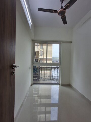 Room in 1.5 BHK Apartment at Shapoorji Pallonji Siennaa, Kandivali East – for Rent
