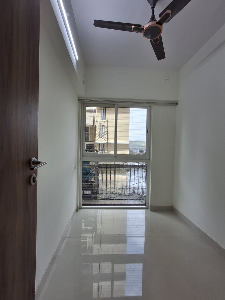 Room, shapoorji-pallonji-siennaa 1.5 Bedroom 600 Sq.Ft. Apartment In Kandivali East Mumbai 8911420