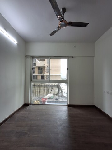 Room in 1.5 BHK Apartment at Shapoorji Pallonji Siennaa, Kandivali East – for Rent