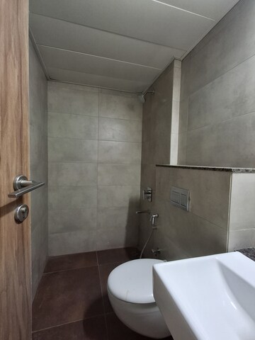 Furnished Amenities in 1.5 BHK Apartment at Shapoorji Pallonji Siennaa, Kandivali East – for Rent
