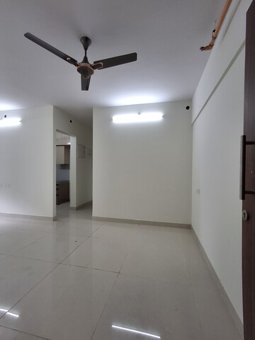 Furnished Amenities in 1.5 BHK Apartment at Shapoorji Pallonji Siennaa, Kandivali East – for Rent