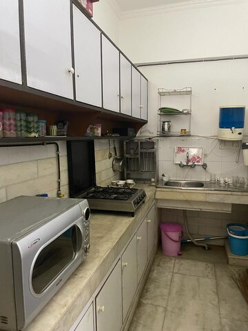 Kitchen in 3 BHK Builder Floor at Dlf Phase I – for Rent