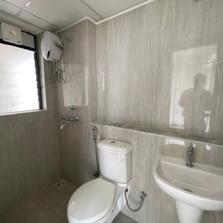 Bathroom, runwal-gardens-phase-2 2 Bedroom 674 Sq.Ft. Apartment In Kalyan Shilphata Road Thane 8911469