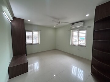 Room in 4 BHK Apartment at DSR Fortune Prime, Madhapur – for Rent