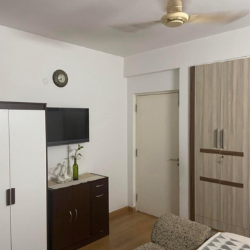 Room in 3.5 BHK Apartment at Emaar Gurgaon Greens, Sector 102 – for Rent